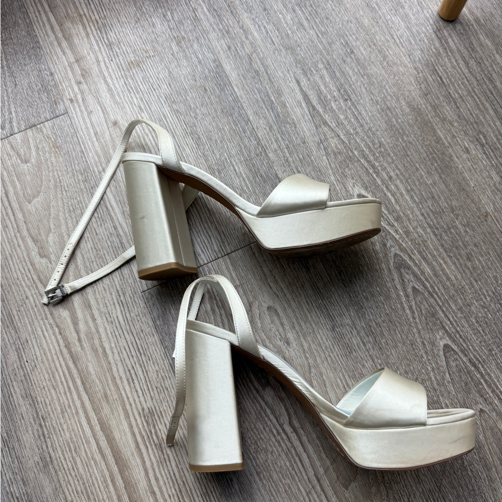 Vince Camuto Pendry Platform Sandals in Milk